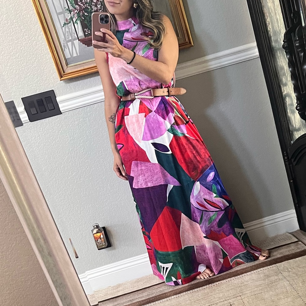 Long summer dress. Belt not included